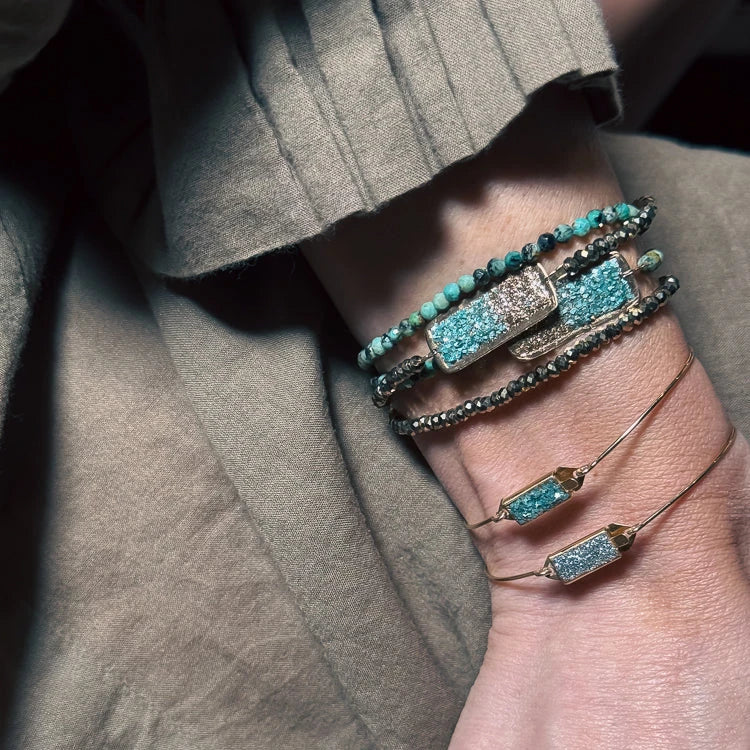 Bracelet jonc Callisté détail fermoir clipsé émail