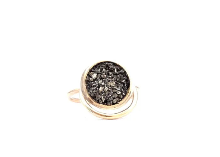 Bague Bliss XS LSonge avec cabochon en pyrites – bijou chic et mobile