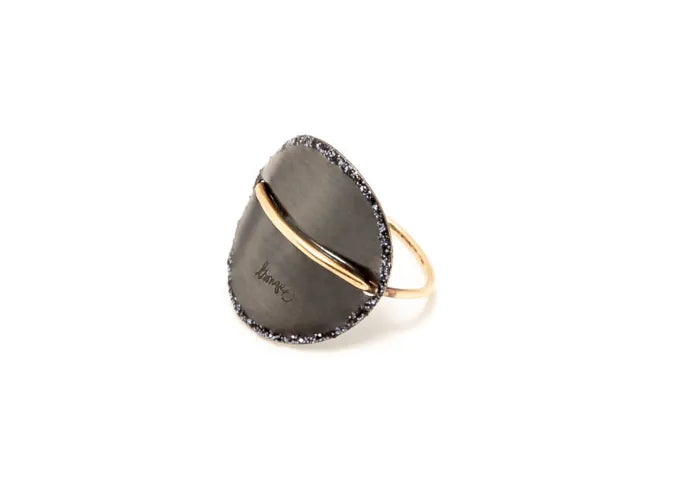 Vue produit de la bague fil d’or et argent noir avec émail diamanté