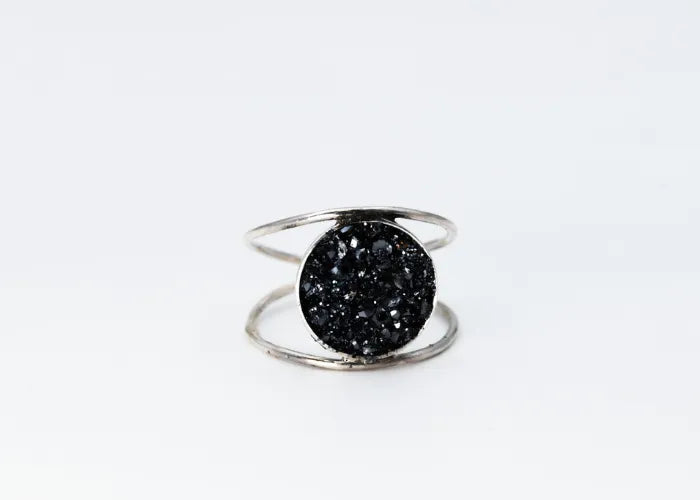 Bague Nude Bliss en argent 925 avec cabochon émaillé noir – bijou minimaliste signé LSonge