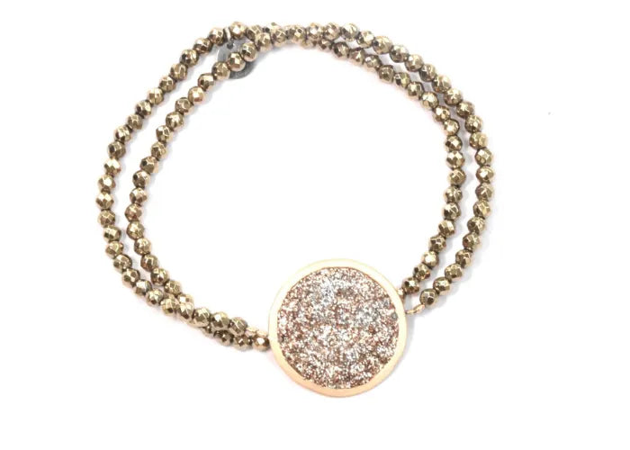 Bracelet éclat More Medium en argent doré avec médaille ronde en émail diamanté