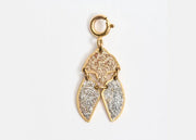 Charm's Scarabée Khépri avec émail diamanté argenté, vu de face.