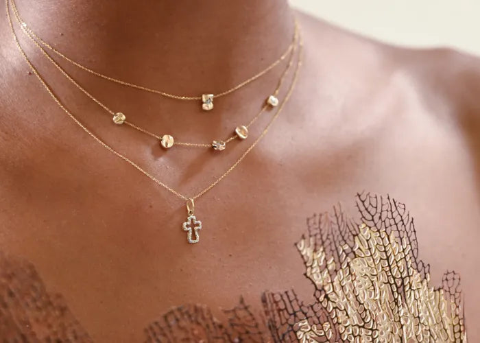 Collier en or pour femme avec pendentif croix ajourée – bijou fait main par LSonge
