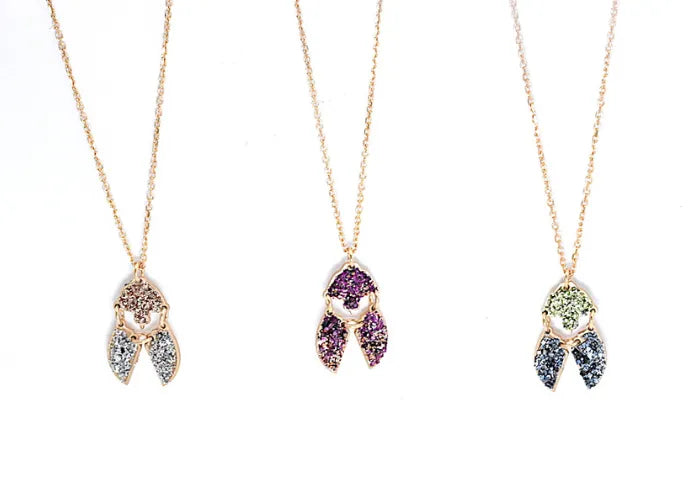 Collier pendentif scarabée Khépri mini en email diamanté, porte-bonheur intemporel