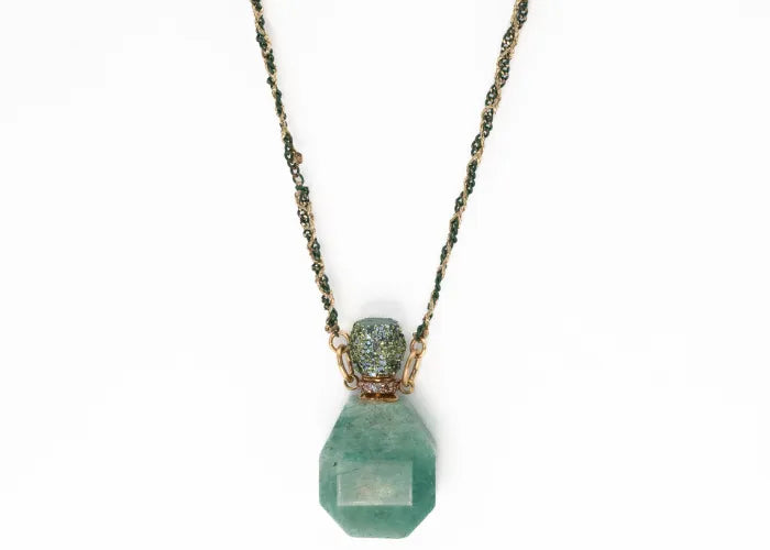 Collier fiole en amazonite verte sur chaîne dorée et vert