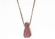 Collier fiole en rhodonite avec bouchon pailleté et chaîne violette torsadée