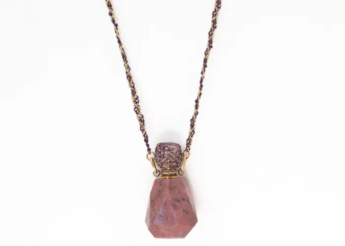 Collier fiole en rhodonite avec bouchon pailleté et chaîne violette torsadée