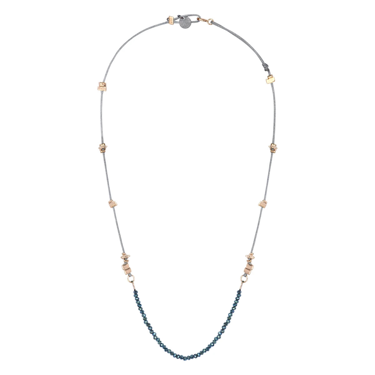 Collier Magda en cordon vert avec perles et finitions dorées