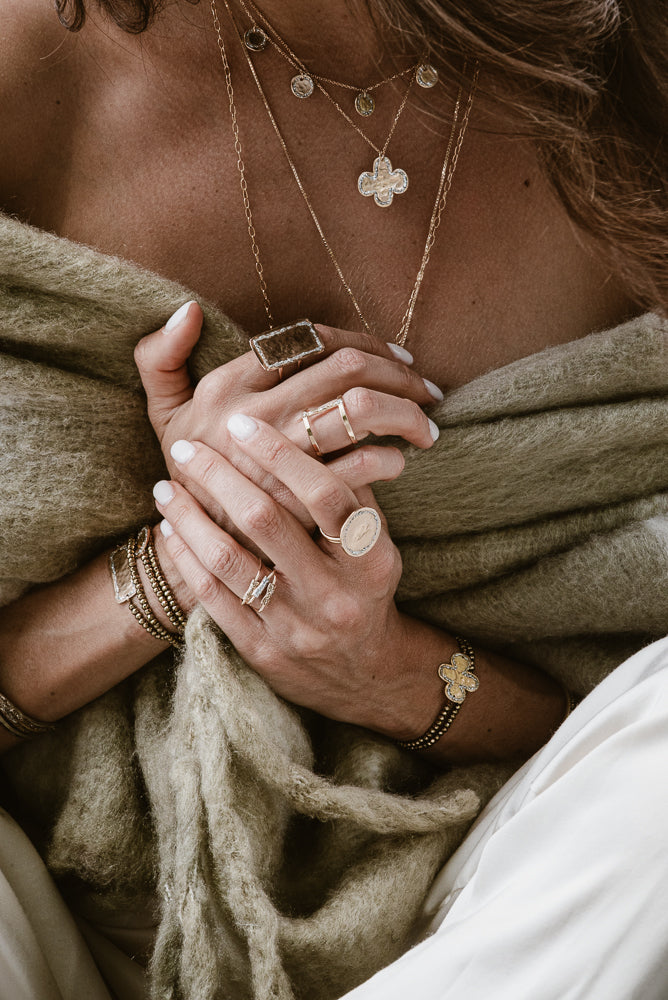 Collier ONA