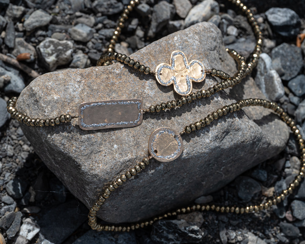 Collier ONA