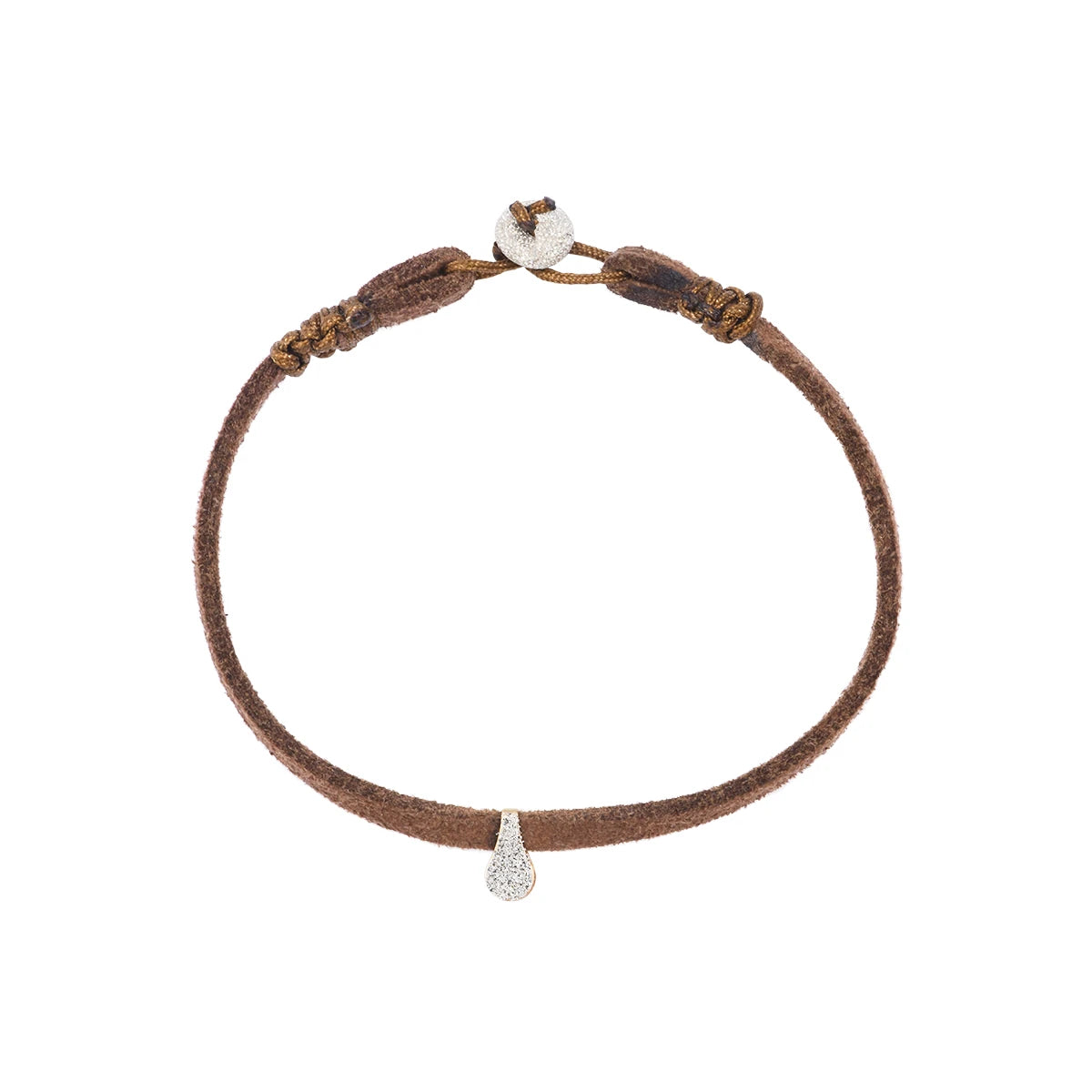 Bracelet Aura Glint 1 LSonge en suédine brune avec goutte en argent et microdiamants, packshot sur fond blanc