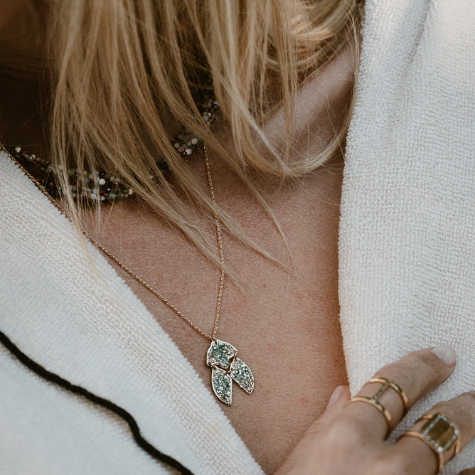 Collier long Khépri Scarabée