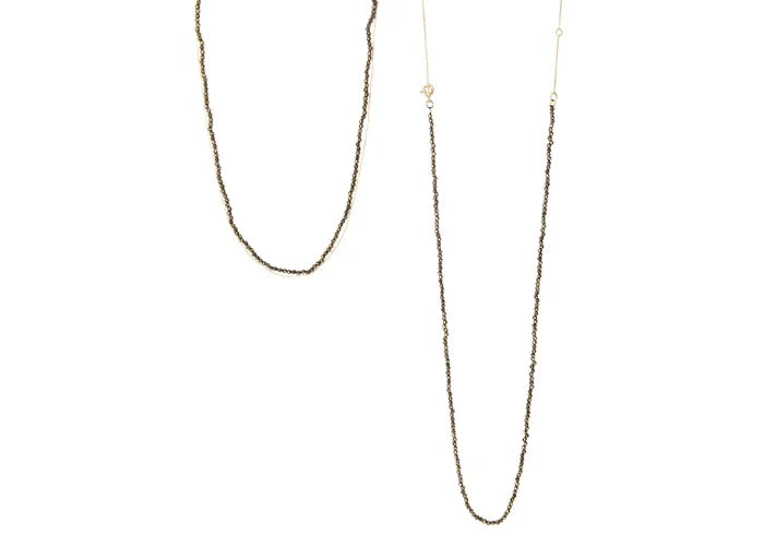 Collier minéral LSonge porté en duo – médailles en pierre naturelle