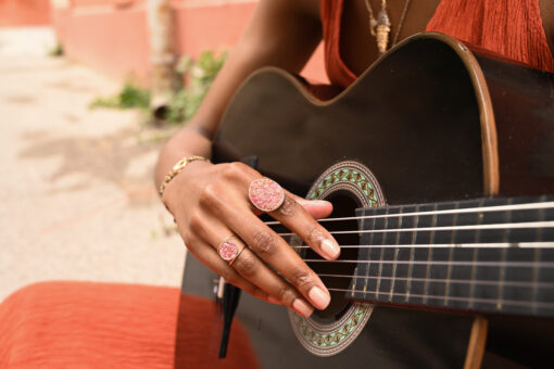 bague en or et pierres rose